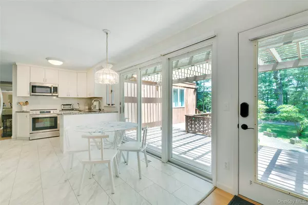 Greenport, NY 11944,1075 Inlet LN