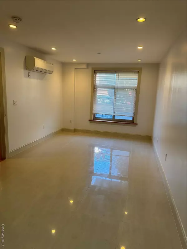 Rego Park, NY 11374,6538 Austin ST #2H