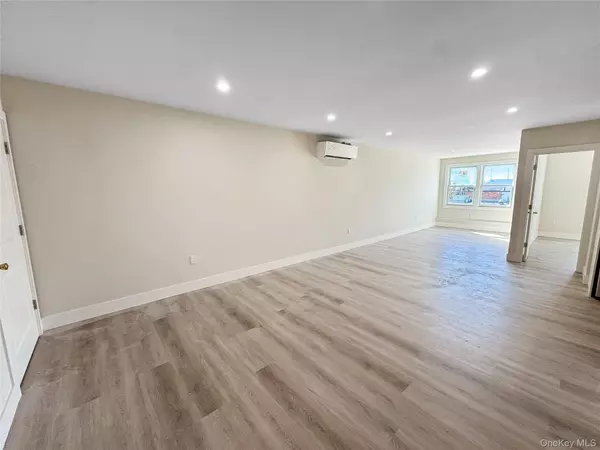 Mineola, NY 11501,110 Jericho TPKE