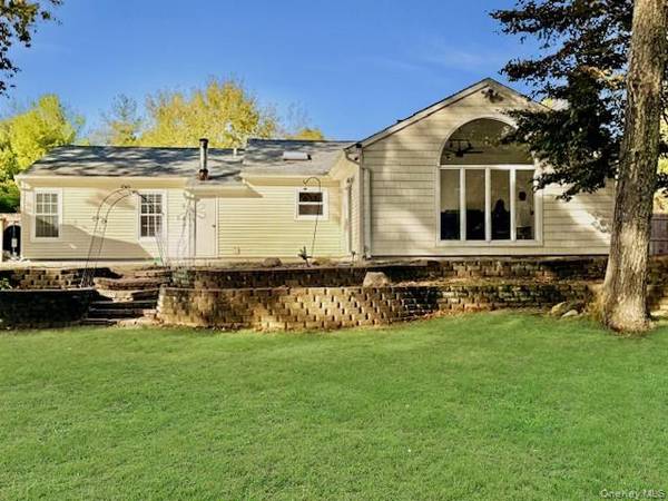 Ridge, NY 11961,8 Fox Hollow LN