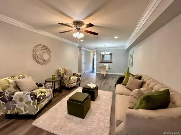 Middle Island, NY 11953,470 Lake Pointe DR #470