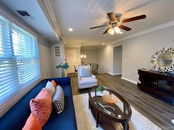 Middle Island, NY 11953,462 Lake Pointe DR #462