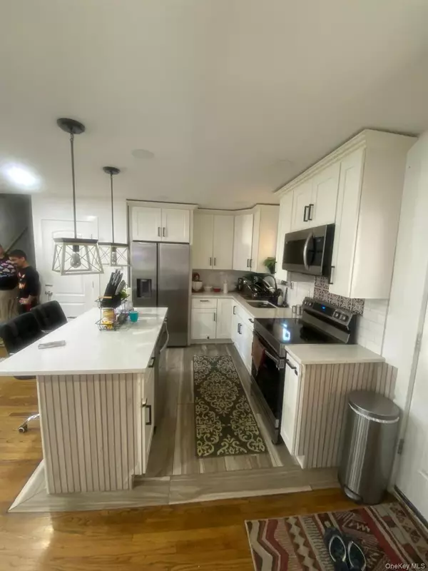 Bay Shore, NY 11706,1452 Peters BLVD