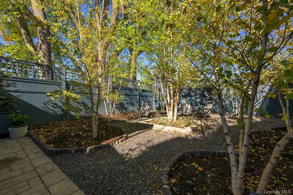 Hudson, NY 12534,238 Allen ST