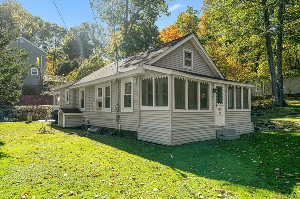 Greenwood Lake, NY 10925,17 Fourth RD