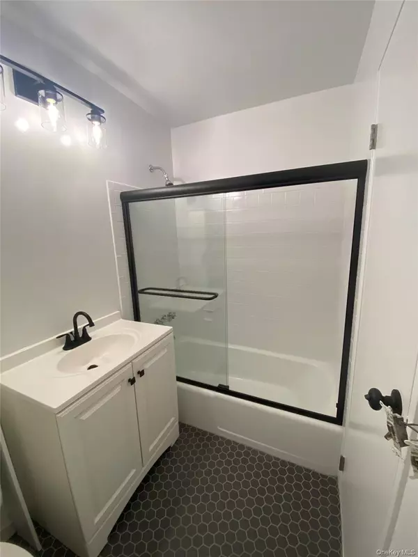 Tuckahoe, NY 10707,4 Consulate DR #2M