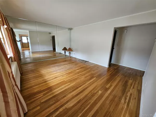 Hicksville, NY 11801,35 Elwood AVE