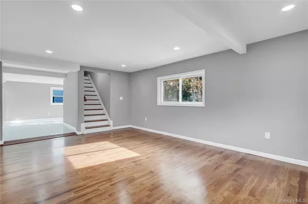 East Patchogue, NY 11772,239 Bayview AVE