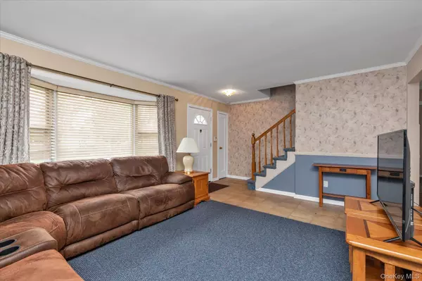 Merrick, NY 11566,2207 Van Nostrand AVE
