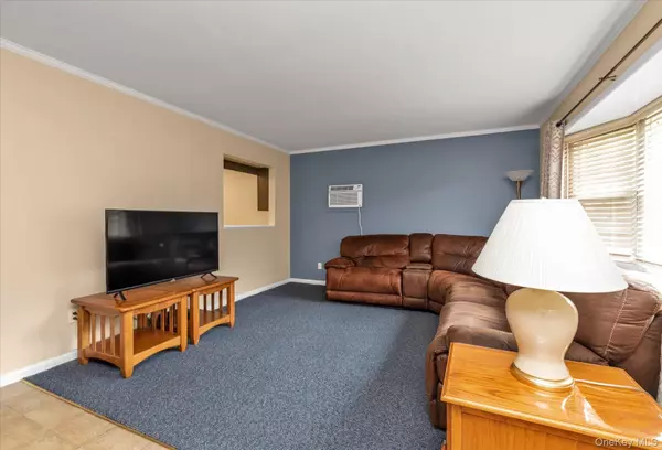 Merrick, NY 11566,2207 Van Nostrand AVE