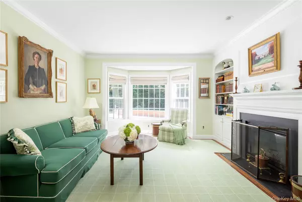 Glen Cove, NY 11542,7 Rabbit Run