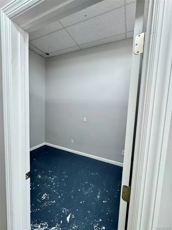 Hempstead, NY 11783,4008 Jerusalem AVE