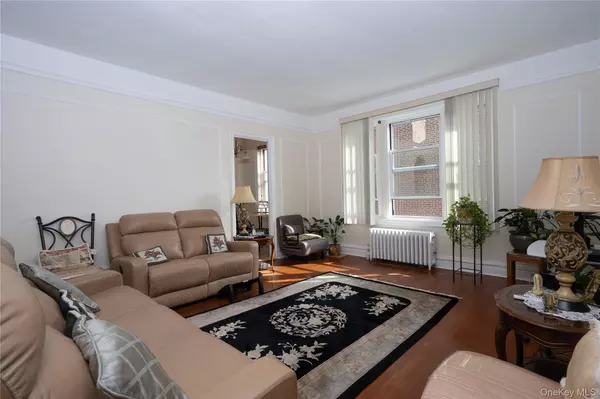 Bronxville, NY 1078,1468 Midland AVE #4D