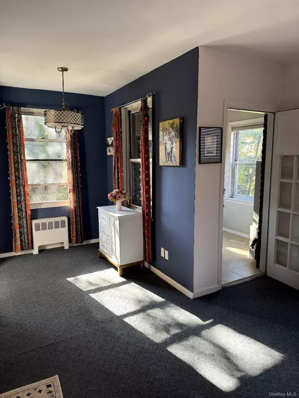 Lawrence, NY 11559,285 Central Avenue #D6