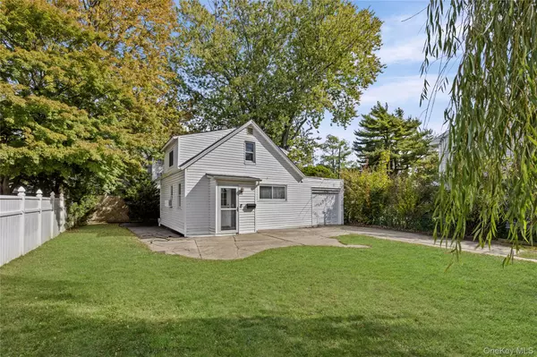 Lindenhurst, NY 11757,136 N Delaware AVE