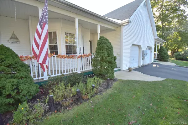 Blue Point, NY 11715,2 Oyster Cove LN