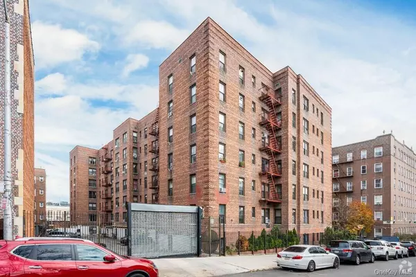 Jackson Heights, NY 11372,94-11 34th RD #7A