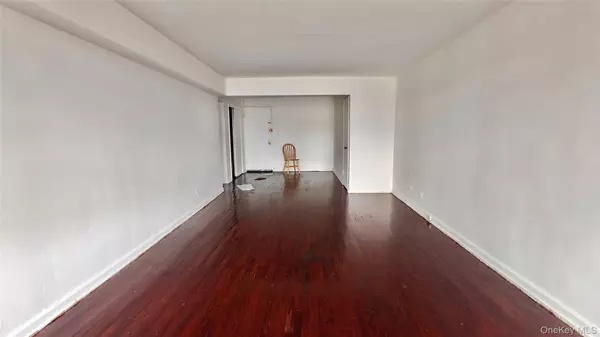 Jackson Heights, NY 11372,94-11 34th RD #7A