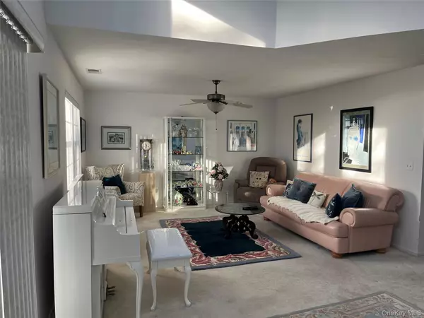 Huntington, NY 11743,12 Horizon CT