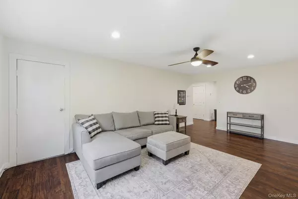 Carmel, NY 10512,529 Fox Run LN