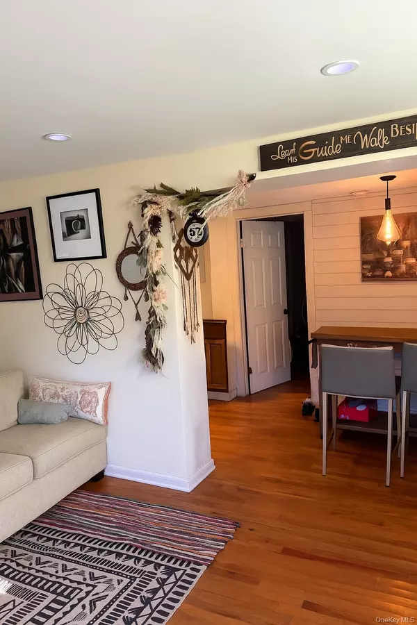 Port Jefferson Station, NY 11776,23 Edgewood AVE