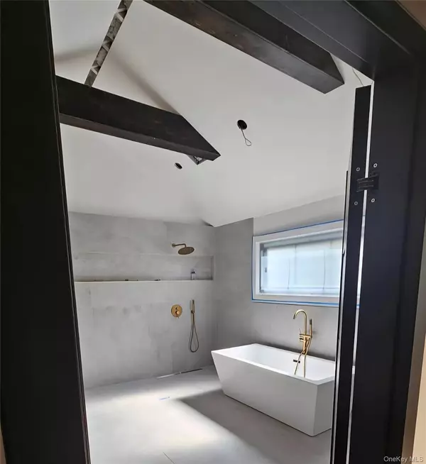 Bohemia, NY 11716,1515 Lincoln AVE