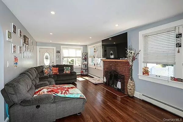 Bellmore, NY 11710,22 Davenport PL