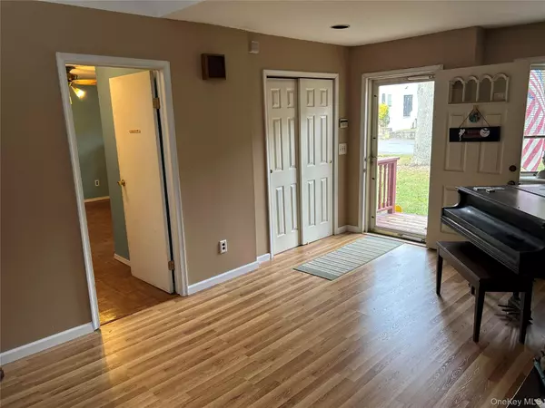 Patchogue, NY 11772,20 E Shore DR