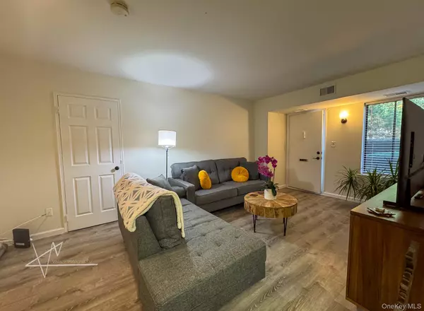 Coram, NY 11727,37 El Camino CT #37