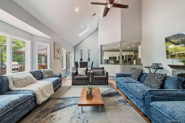 Stony Point, NY 10980,14 Blue Note LN