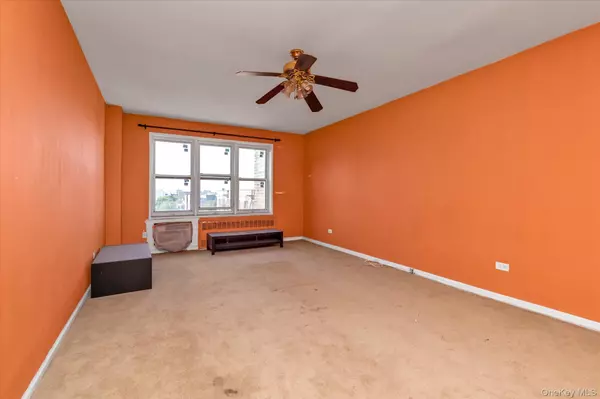 Flushing, NY 11355,134-54 Maple AVE #6M