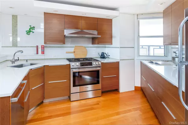 Bronx, NY 10471,5700 Arlington AVE #21R
