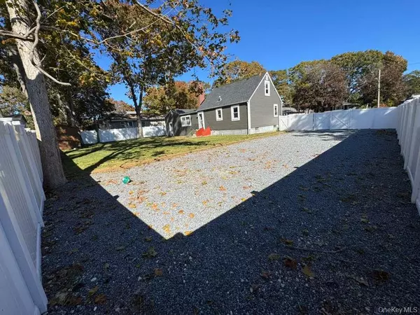 Mastic, NY 11950,8 Paul DR