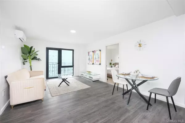 Woodside, NY 11377,70-40 45th Avenue #2E