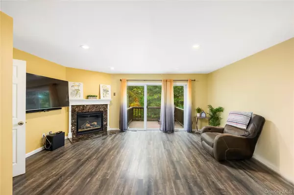 Peekskill, NY 10566,5704 Manor DR