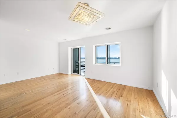 College Point, NY 11356,114-03 Dalian CT