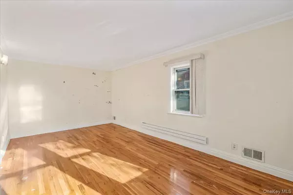 Flushing, NY 11364,57-81 228 ST