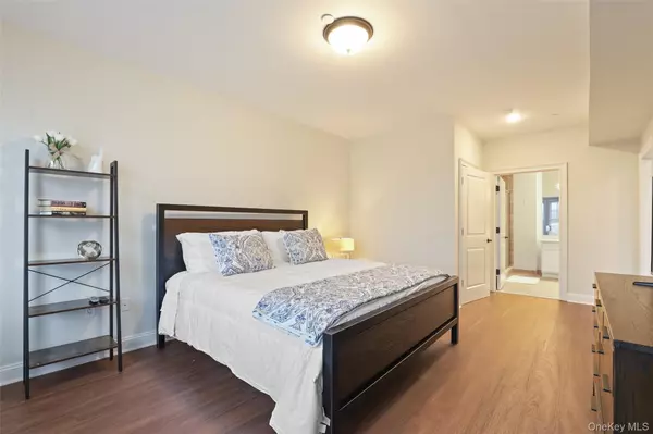 Rye, NY 10580,10 School ST #3F