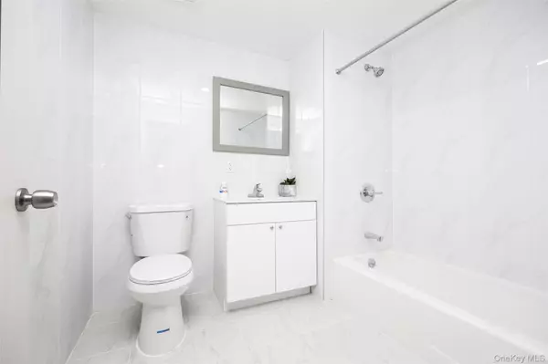 Woodside, NY 11377,70-40 45th Avenue #5G