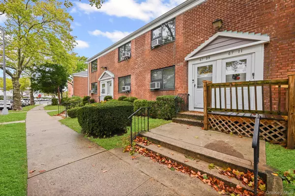 Oakland Gardens, NY 11364,67-09 218th ST #Duplex