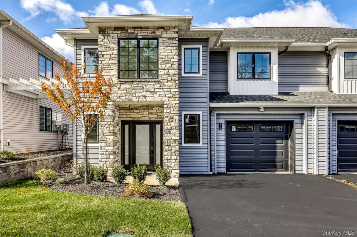 Suffern, NY 10901,14 Silverwood CIR