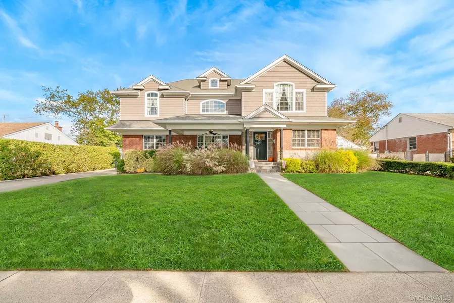 87 East ST, New Hyde Park, NY 11040