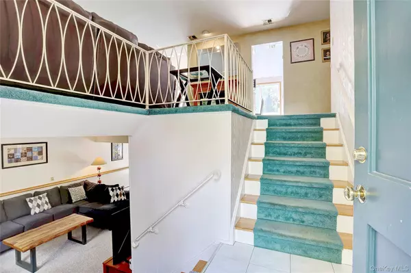 Airmont, NY 10901,9 S Amundsen LN