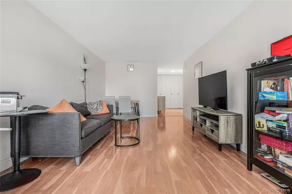 Forest Hills, NY 11375,118-17 Union TPKE #10L