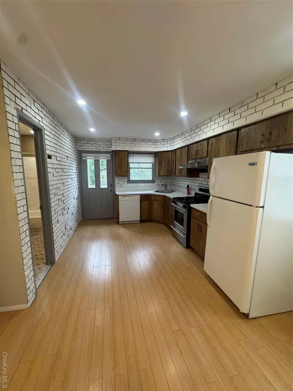 Lindenhurst, NY 11757,177 S 5th ST #2