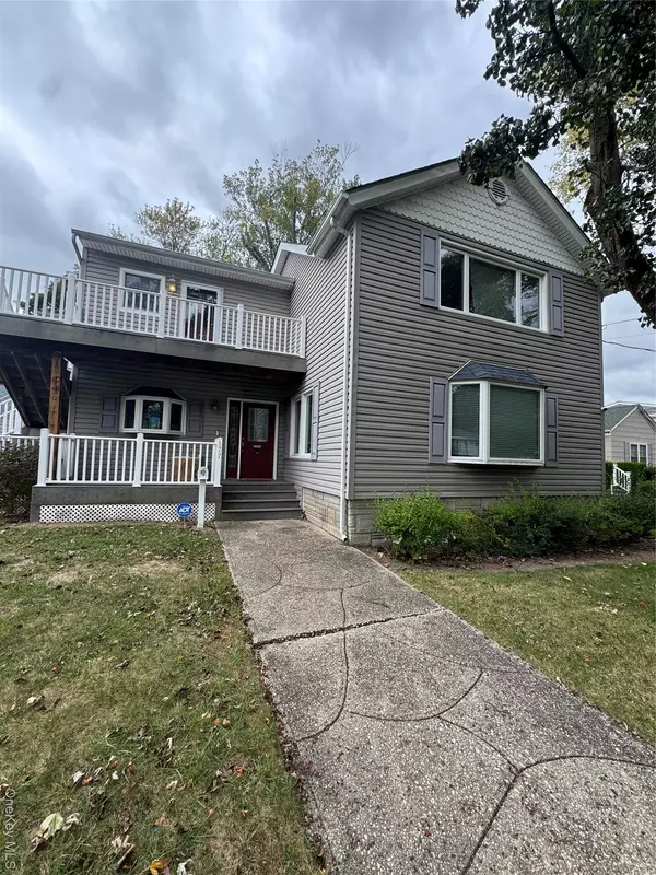 177 S 5th ST #2, Lindenhurst, NY 11757