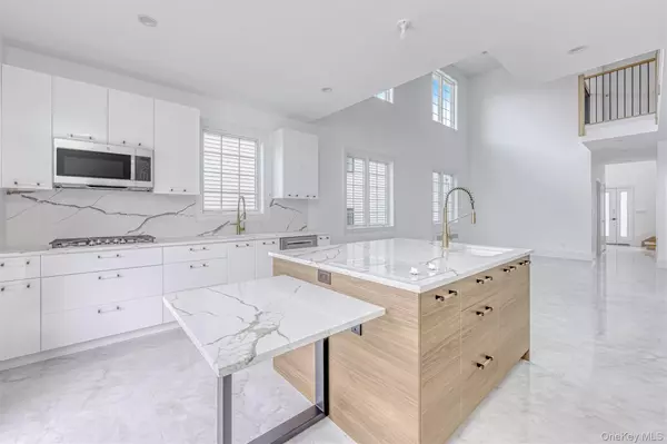 Suffern, NY 10901,16 Silverwood CIR