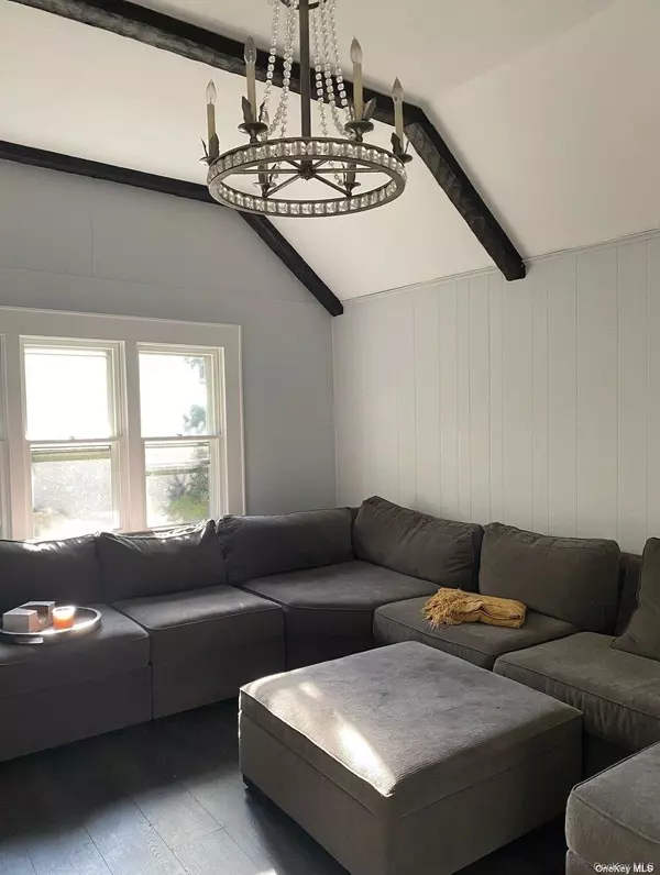 Glenwood Landing, NY 11547,21 Highland AVE