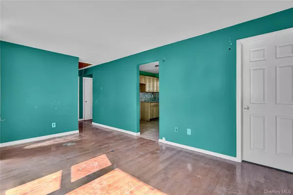 Amityville, NY 11701,34 Croydon RD
