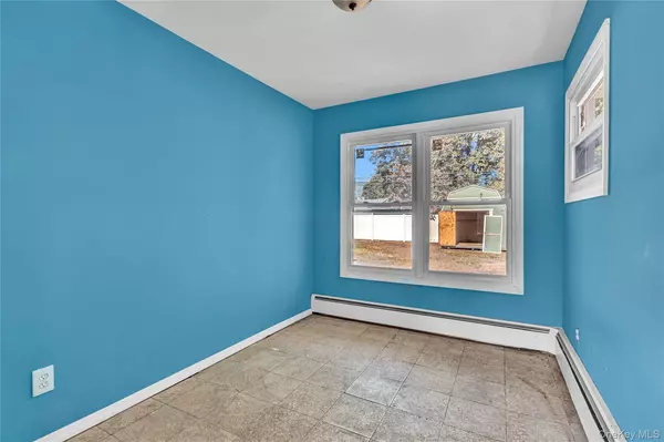 Amityville, NY 11701,34 Croydon RD